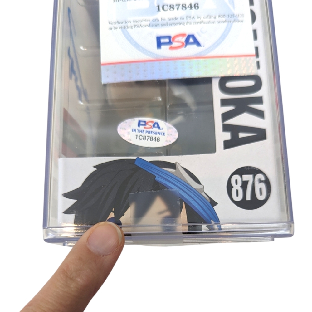 Funko Pop Giyu Tomioka SIGNED Demon Slayer 876 Anime - Picture 3 of 9